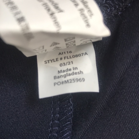 Bally Total Fitness Yoga Pants. - Picture 9 of 11